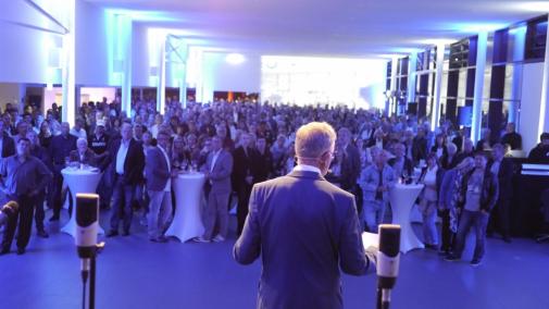 Bild von Burkhard Weller bei der VIP-Eröffnung von B&K in Lüneburg