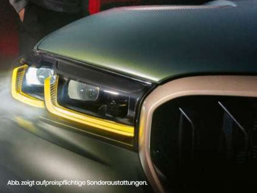 LED Licht an einem grünen BMW M5 CS