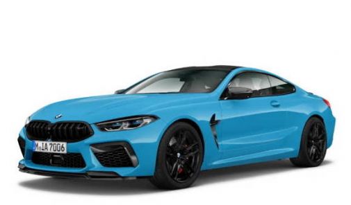 blaues BMW M8 vor weißem Hintergrund