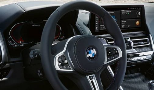 Cockpit des BMW M8