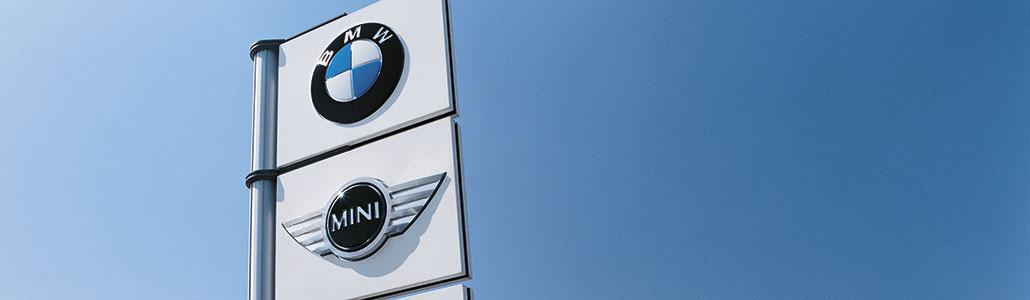 Autohaus Schild mit Marken BMW und Mini